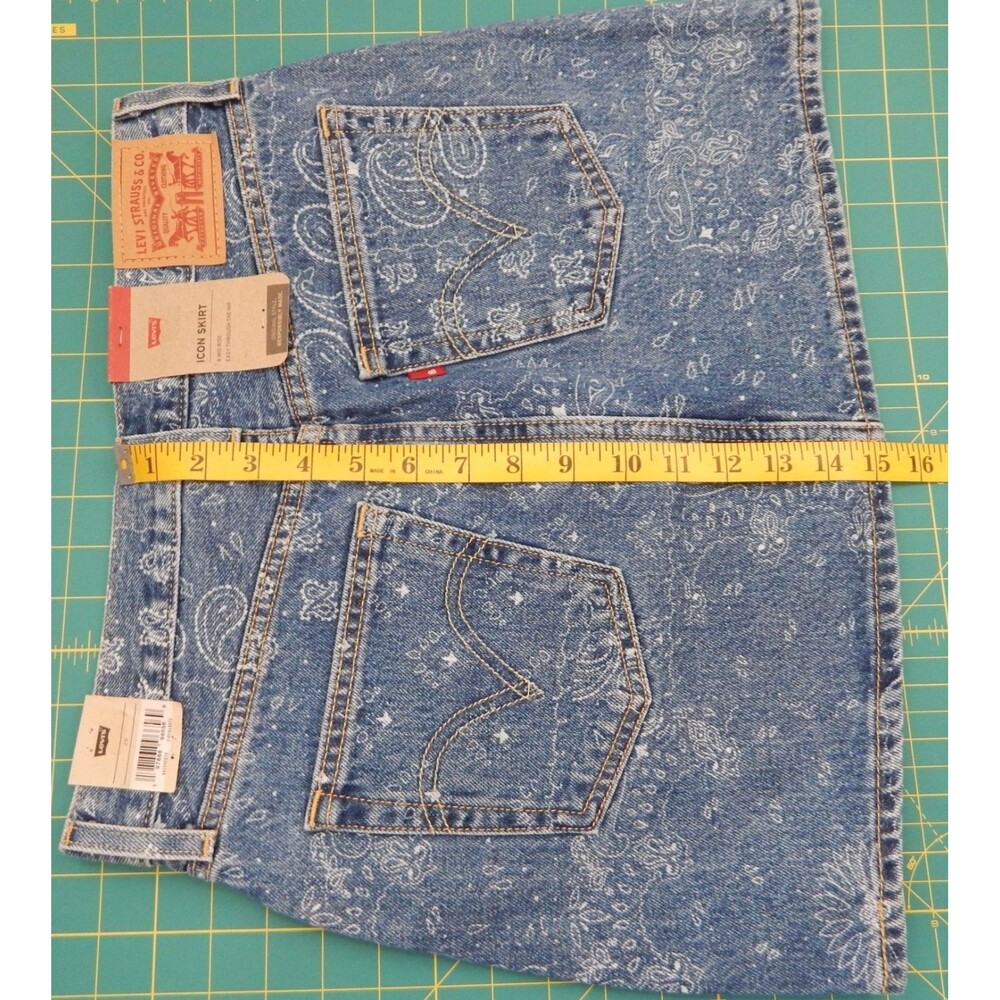Levi's Icon Skirt Size 26 Blue Paisley Print Mid Rise Denim NWT 5 Pocket Cotton - Picture 3 of 16
